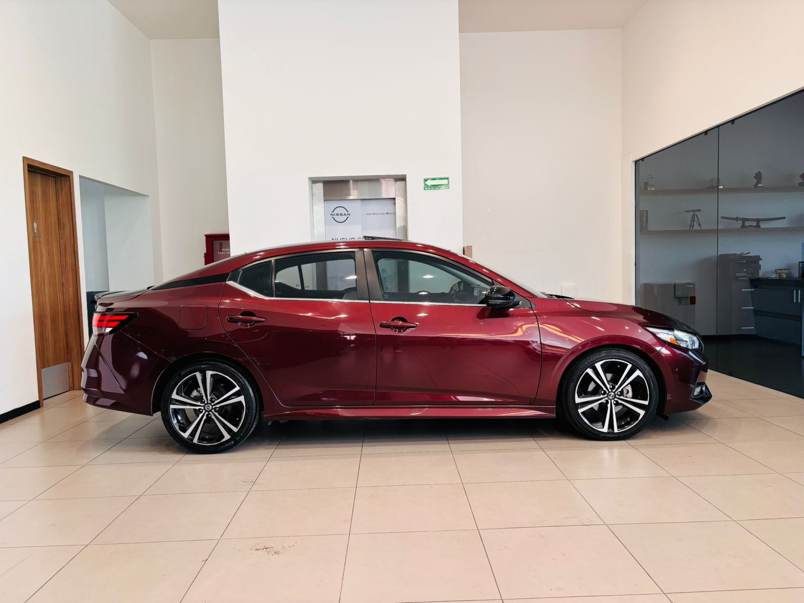 2023 Nissan SENTRA 4 PTS SR PLATINUM CVT AAC AUT ASTOS DEPORTIVOS BOSE PIEL NEGRA QC F LED RA-18