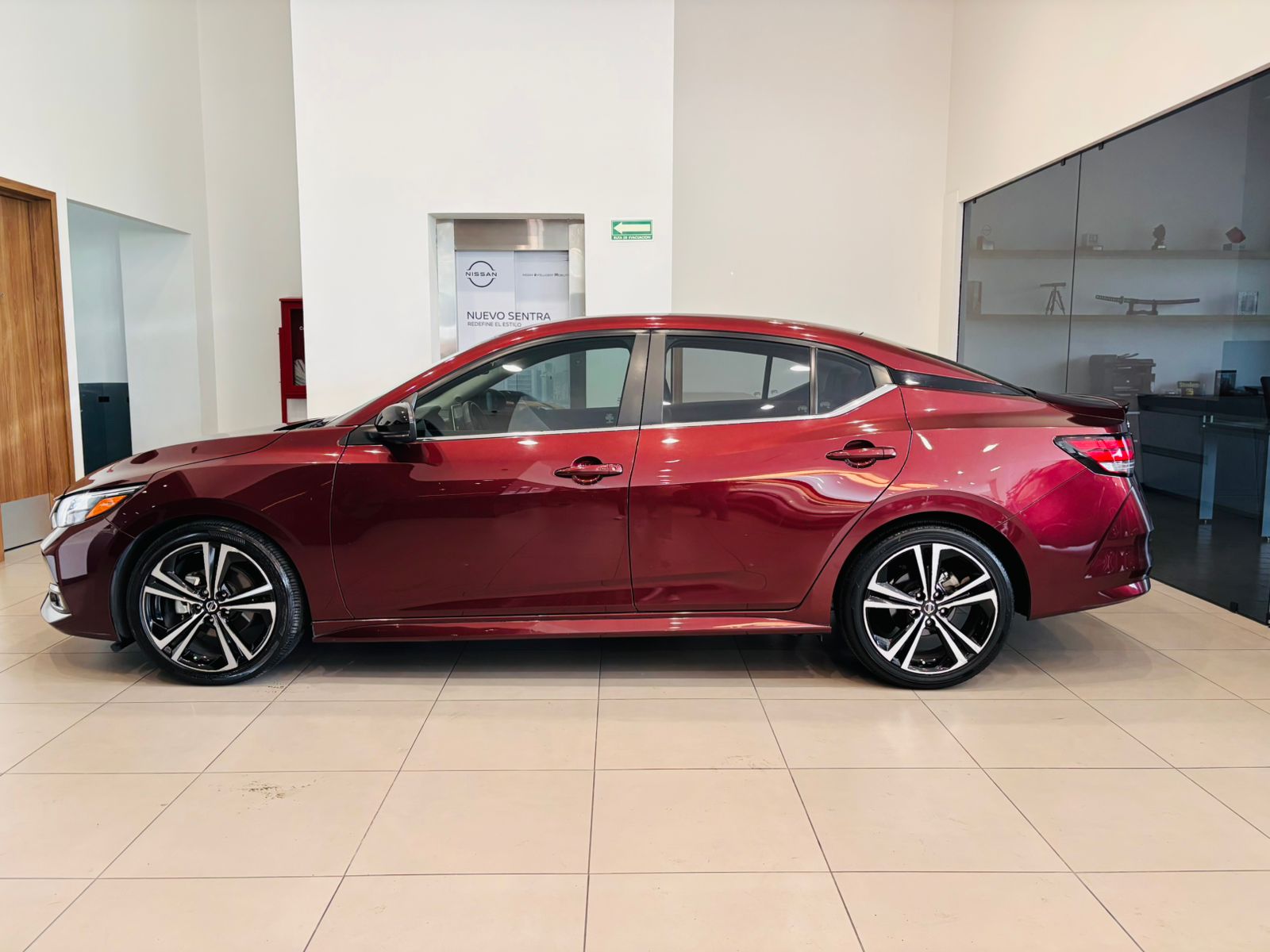 2023 Nissan SENTRA 4 PTS SR PLATINUM CVT AAC AUT ASTOS DEPORTIVOS BOSE PIEL NEGRA QC F LED RA-18