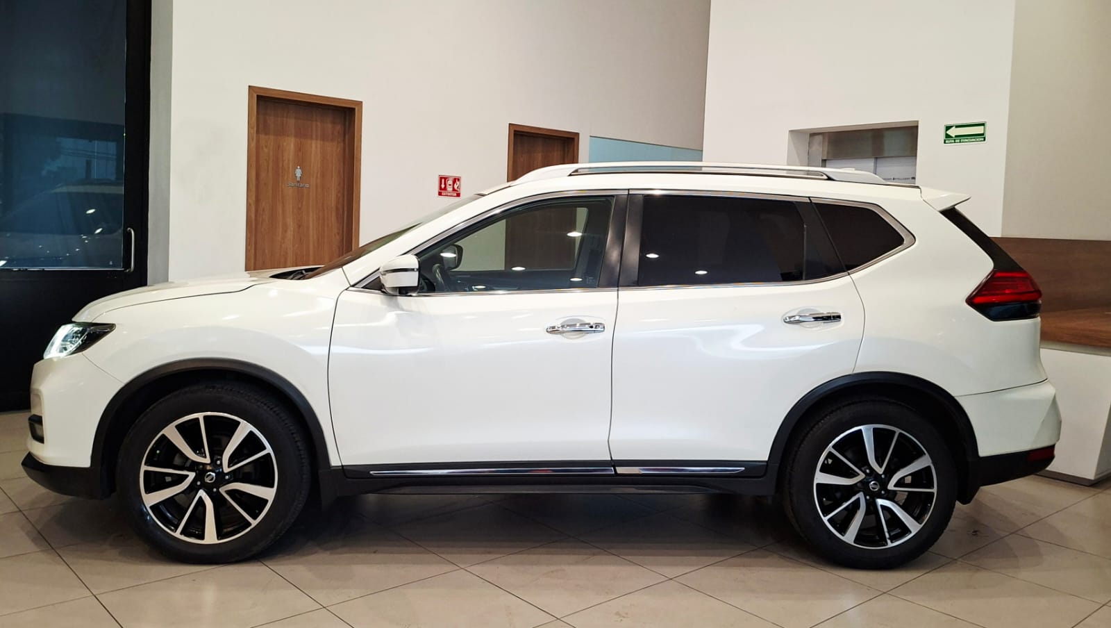 2018 Nissan X-TRAIL 5 PTS EXCLUSIVE CVT PIEL CD QC GPS 5 PAS RA-18