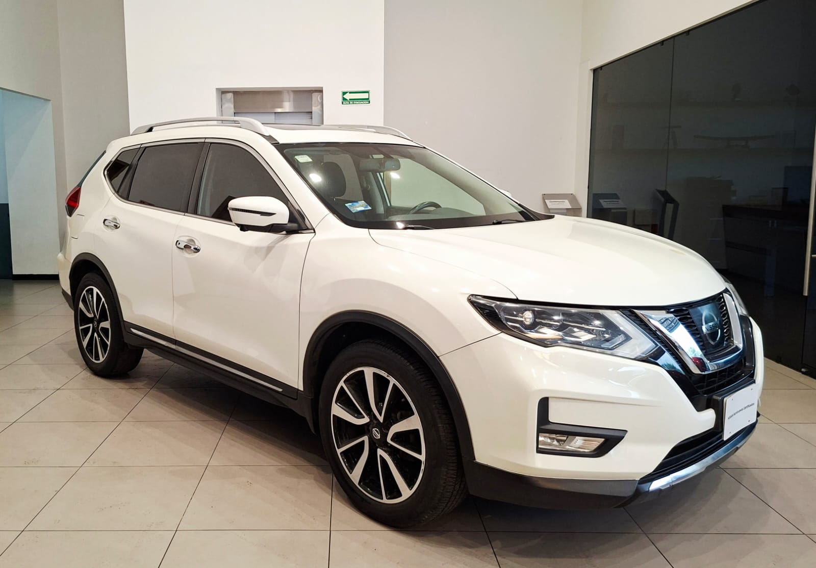 2018 Nissan X-TRAIL 5 PTS EXCLUSIVE CVT PIEL CD QC GPS 5 PAS RA-18