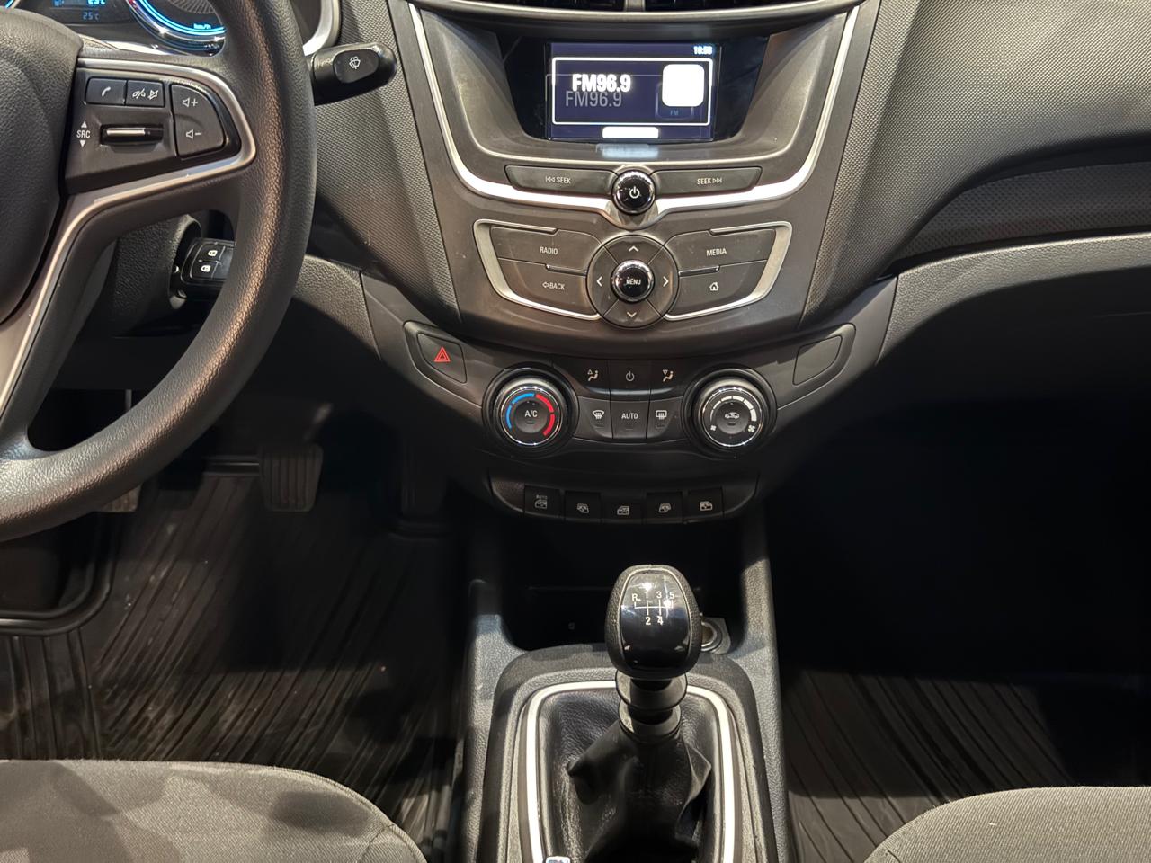 2022 Chevrolet AVEO 4 PTS LT TM5 AAC AUT F NIEBLA RA-15